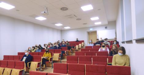 Zdjęcie nr 6 (7)
                                	                                   Na zdjęciu: studenci uczestniczący w spotkaniu z Kamilem Tureckim
                                  